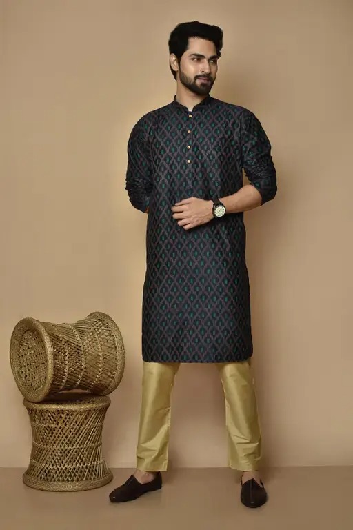 Fashionable Mens Kurta